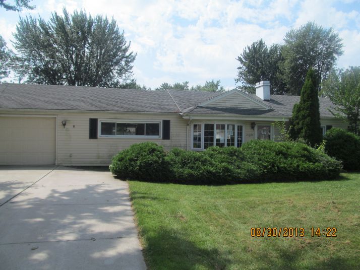 21464 Drexel St, Clinton Township, MI 48036