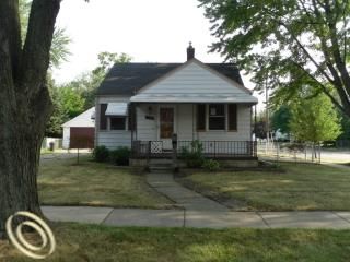 19015 Kenosha St, Harper Woods, MI 48225