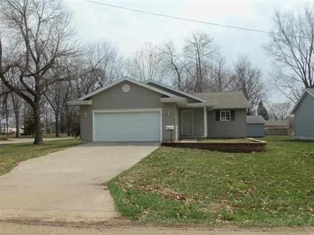 601 4th St, Camanche, IA 52730