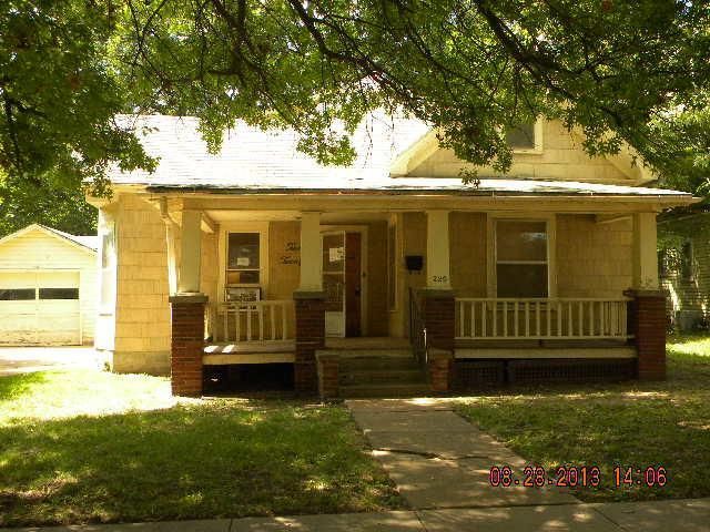 220 S 2nd St, Iola, KS 66749