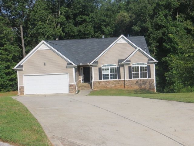 2 Mitchell Dr, Hiram, GA 30141