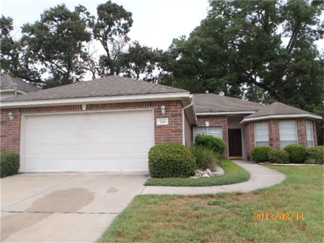 244 Maple Ln, Conroe, TX 77304