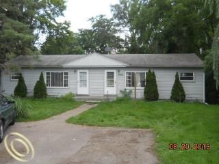 37143 Joy Rd, Westland, MI 48185