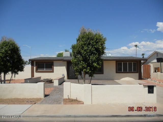 2206 E Arbor Cir, Mesa, AZ 85204