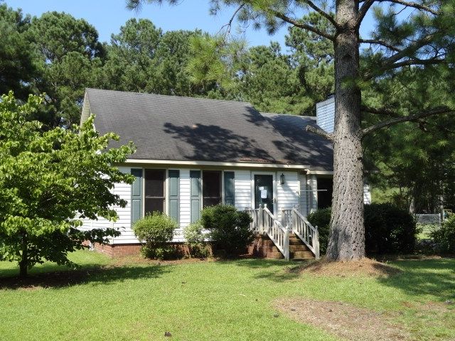 684 Foxchase Ln, Winterville, NC 28590