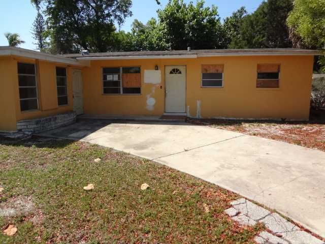 2410 Parkway St, Fort Myers, FL 33901