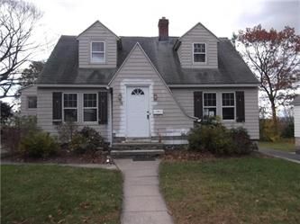 33 Lannen St, Waterbury, CT 06704