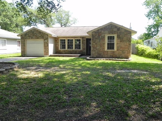 Clermont, Groves, TX 77619