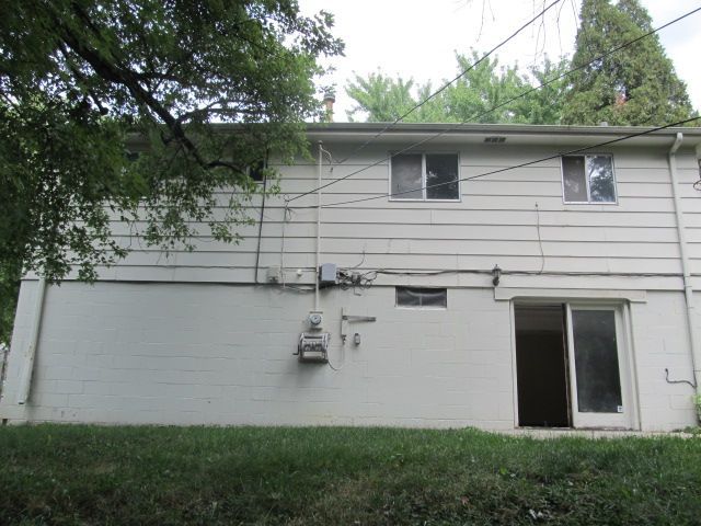 9135 Grand Ave, Omaha, NE 68134