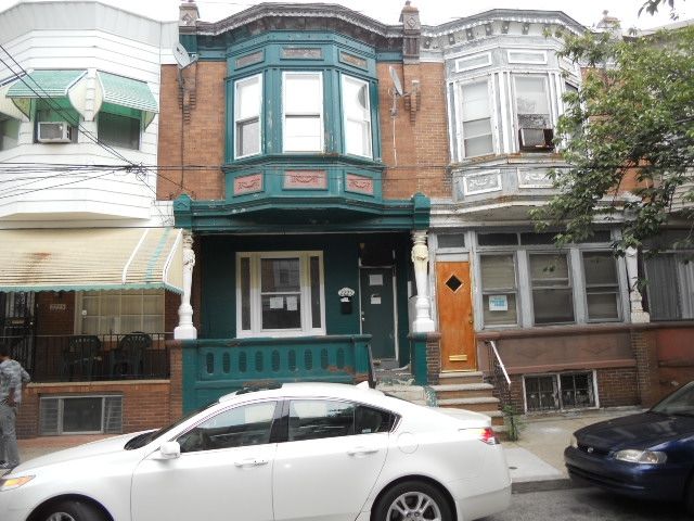 2225 S Beechwood St, Philadelphia, PA 19145