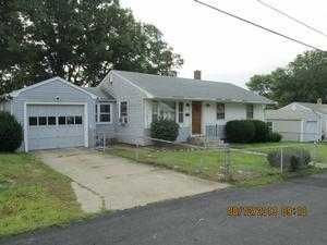 14 Sherwood Ave, West Warwick, RI 02893