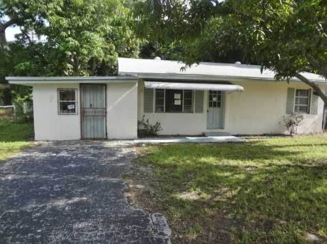 2243 Dora St, Fort Myers, FL 33901