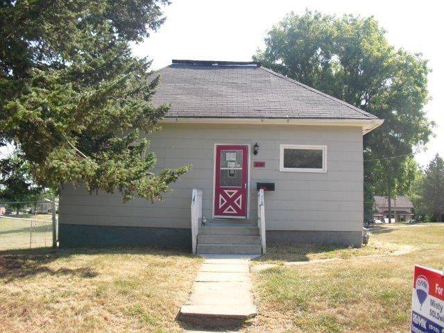 220 E 10th St S, Newton, IA 50208