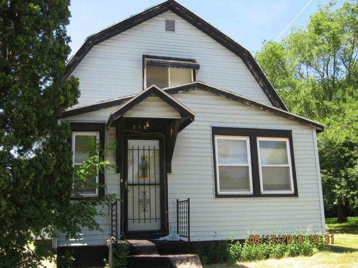 219 Jackson St, Waterloo, IA 50703