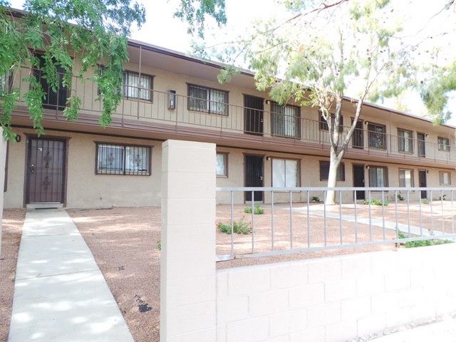 575 Royal Crest Circle Unit 4, Las Vegas, NV 89169