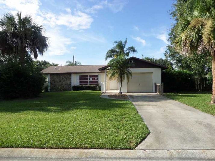 5820 24th St, Vero Beach, FL 32966