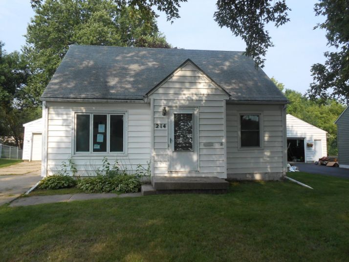 214 Auburn St, Waterloo, IA 50701