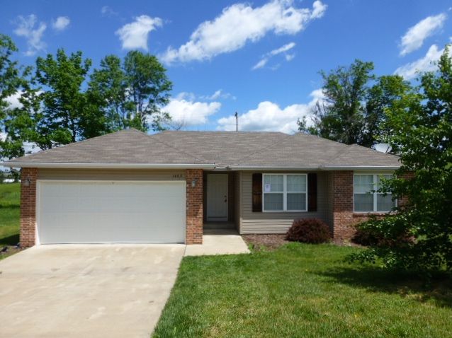 1405 Robin St, Ozark, MO 65721