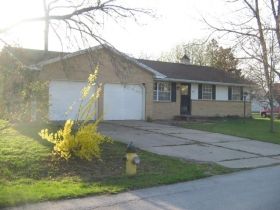 1099 Revere Dr, Bowling Green, OH 43402