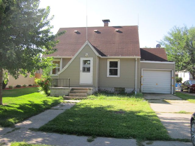 509 E 1st St N, Truman, MN 56088