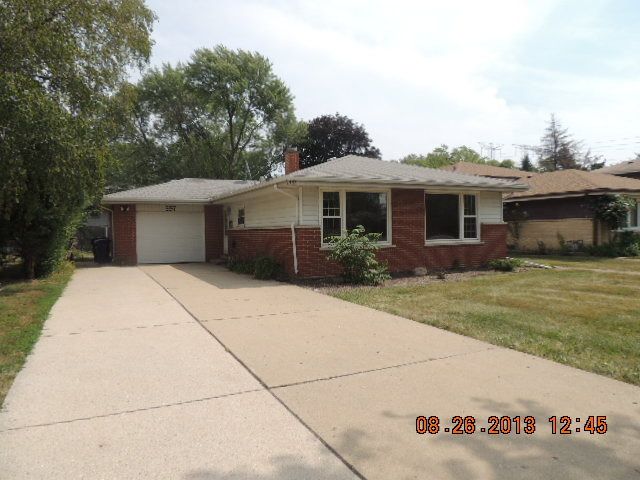 557 Mount Prosptect Rd, Des Plaines, IL 60016