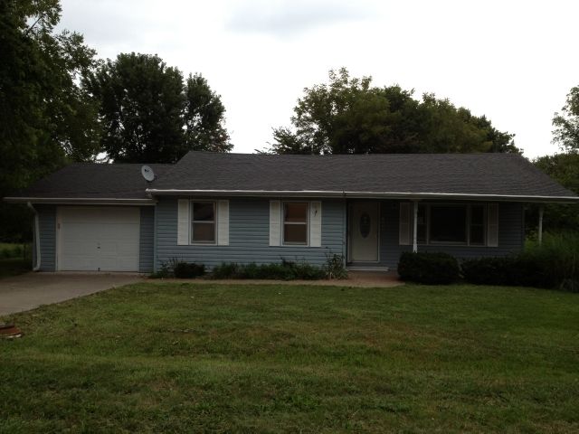 1204 Apple St, Elsberry, MO 63343