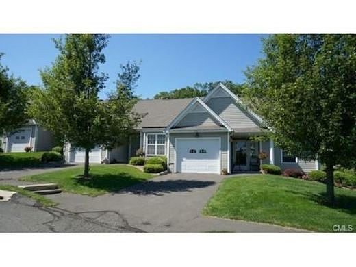 Louis Hill Rd, Sandy Hook, CT 06482