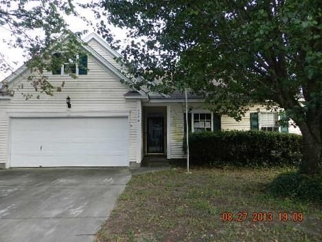 1738 Crystal Lake Dr, Charleston, SC 29412