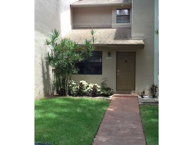 219 LAKESIDE CR # 2, Fort Lauderdale, FL 33326