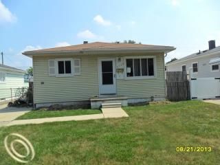 6729 Pine St, Taylor, MI 48180