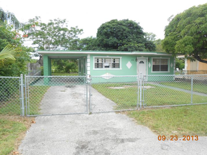 4546 Carver St, Lake Worth, FL 33463