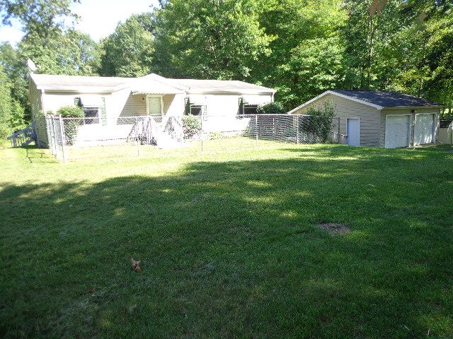 811 White Lake Rd, Pleasant Lake, MI 49272