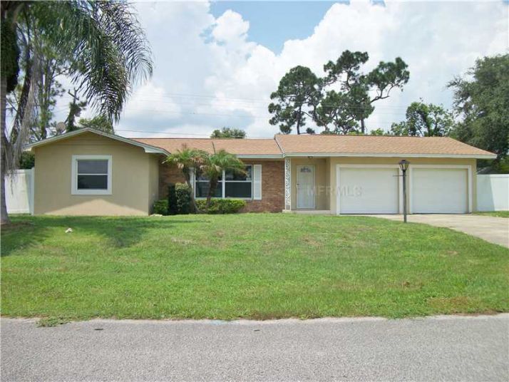 2004 Fairway Dr, Eustis, FL 32726