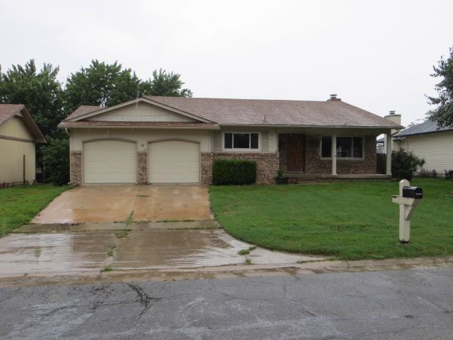 8616 E Lockmoor Cir, Wichita, KS 67207