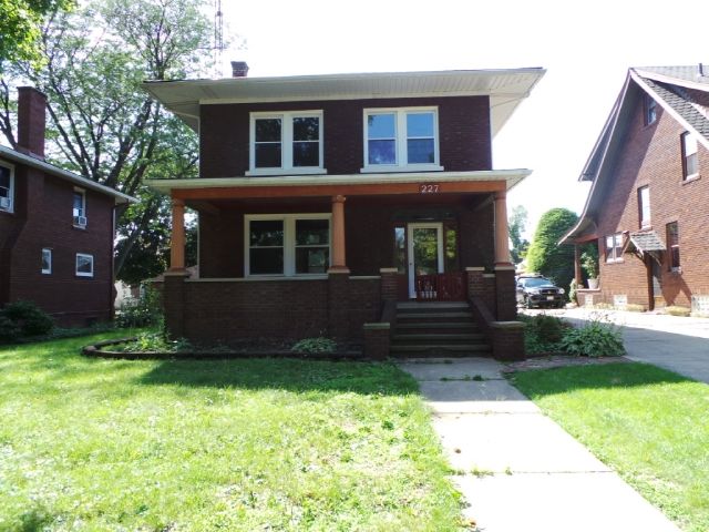 227 Bellflower Ave NW, Canton, OH 44708