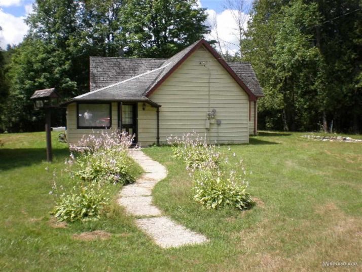 7026 Meadow Creek Rd, Lexington, MI 48450