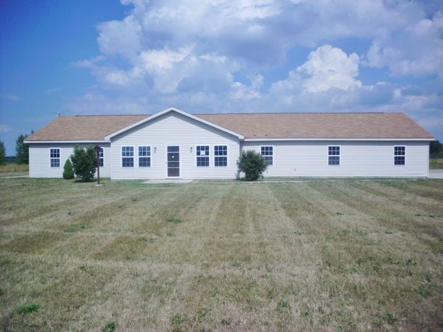 563 S Graf Rd, Caro, MI 48723