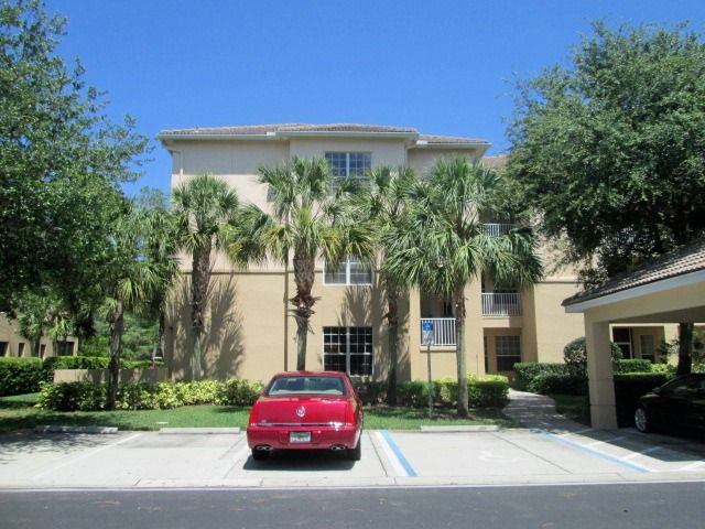 8253 Parkstone Pl Apt 202, Naples, FL 34120