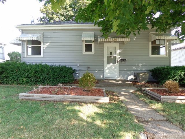 24 Lindberg Terr, Dubuque, IA 52001