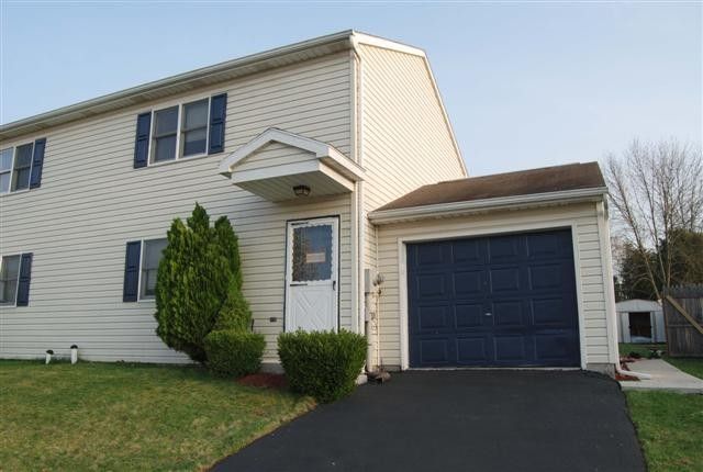 27 Town Circle, Abbottstown, PA 17301