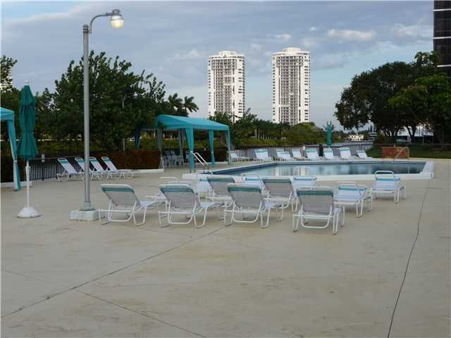 3475 N COUNTRY CLUB DR # 716, Miami, FL 33180