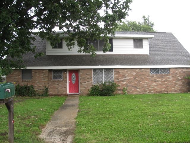 2710 Delta Dr, Port Arthur, TX 77642