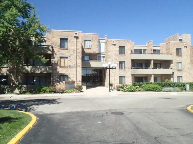 1926 Prairie Sq Apt 221b, Schaumburg, IL 60173