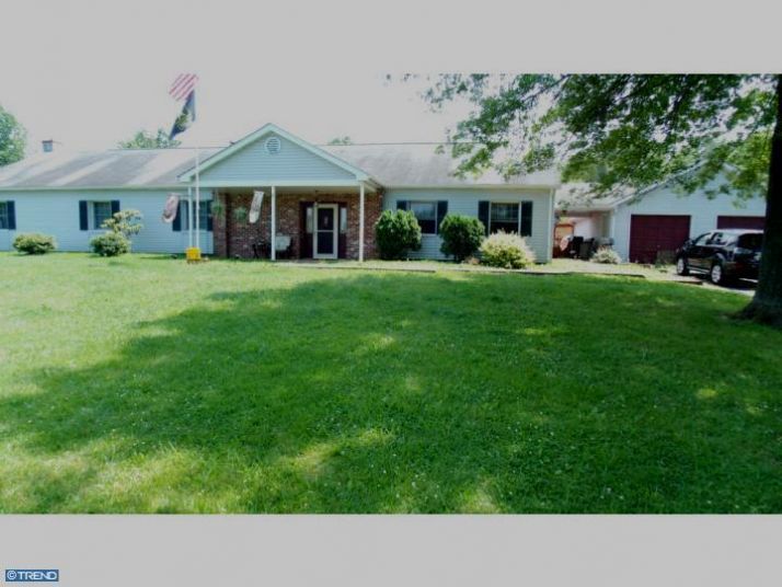 1126 WALTERS RD, Pennsburg, PA 18073