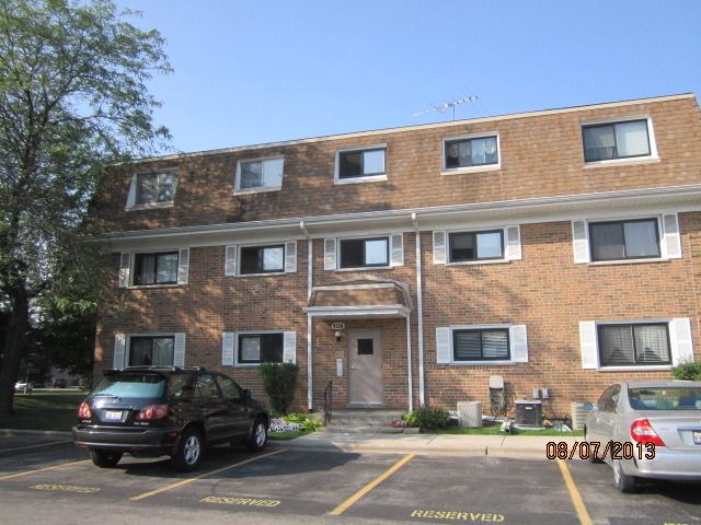 4124 Cove Ln Apt F, Glenview, IL 60025