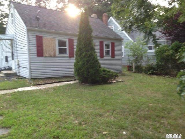 119 8th Ave, Huntington Station, NY 11746