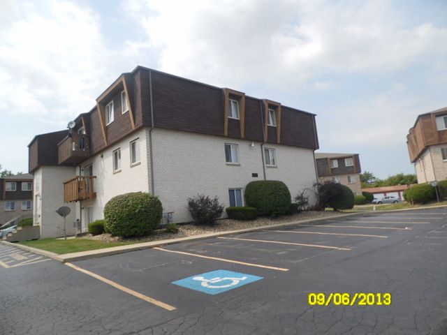 2331 Bicentennial Ave Apt 3, Crest Hill, IL 60403