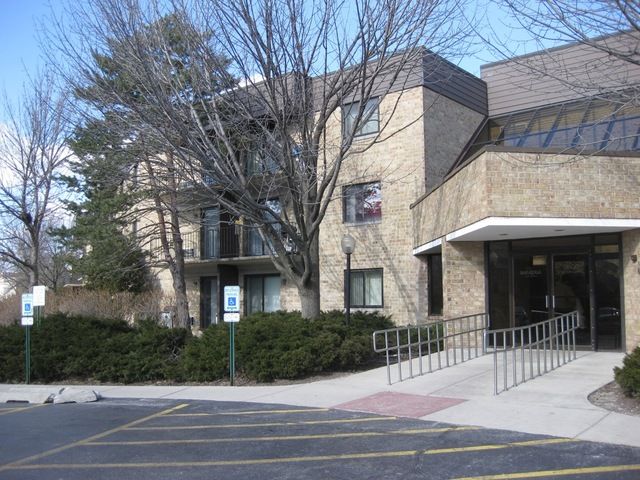 5600 Astor Ln Apt 201, Rolling Meadows, IL 60008