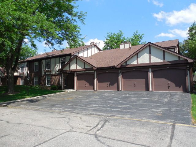 2750 Northampton Dr Apt D1, Rolling Meadows, IL 60008