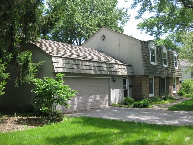 4 Black Twig Rd, Rolling Meadows, IL 60008